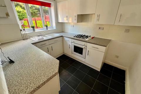 3 bedroom end of terrace house for sale, Chaffinch Court, Herons Reach FY3