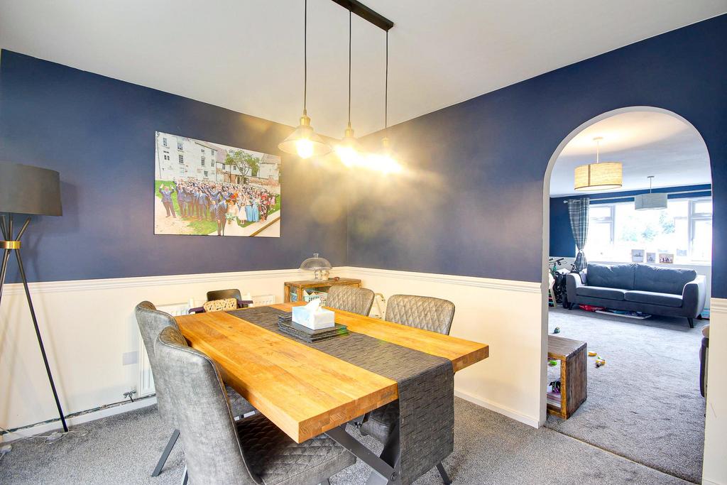 Abbotswood Road, Brockworth... 3 bed semidetached house for sale £
