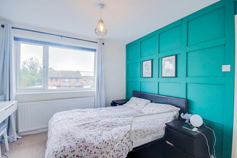68 Abbotswood Road, Brockworth, Gloucester, GL3 4NZ