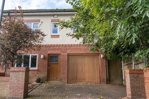 4 bedroom semi-detached house for sale, Lindsay Road, Burnage