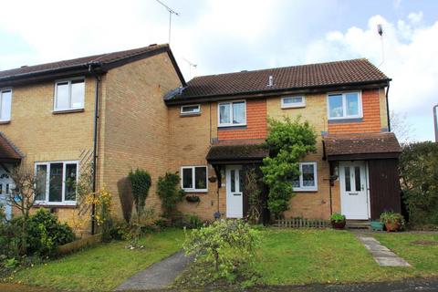 2 bedroom terraced house to rent, Hawkswell Close, Woking GU21