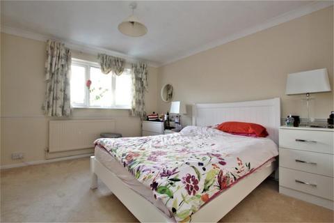 2 bedroom terraced house to rent, Hawkswell Close, Woking GU21