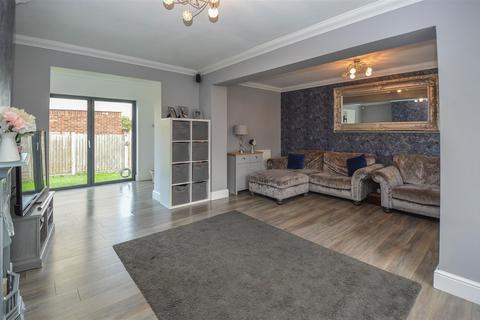 3 bedroom semi-detached house for sale, Clarence Road, Pilgrims Hatch, Brentwood