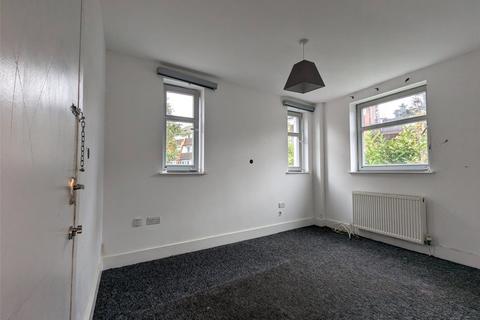 Studio to rent, Clayponds Lane, Brentford, TW8