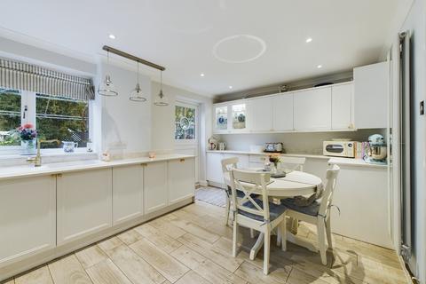 22 Cameron Close, Daventry, NN11 9HX