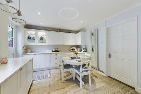 22 Cameron Close, Daventry, NN11 9HX