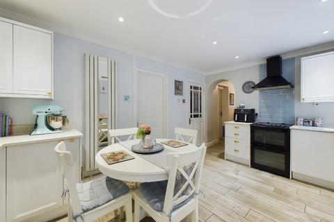22 Cameron Close, Daventry, NN11 9HX
