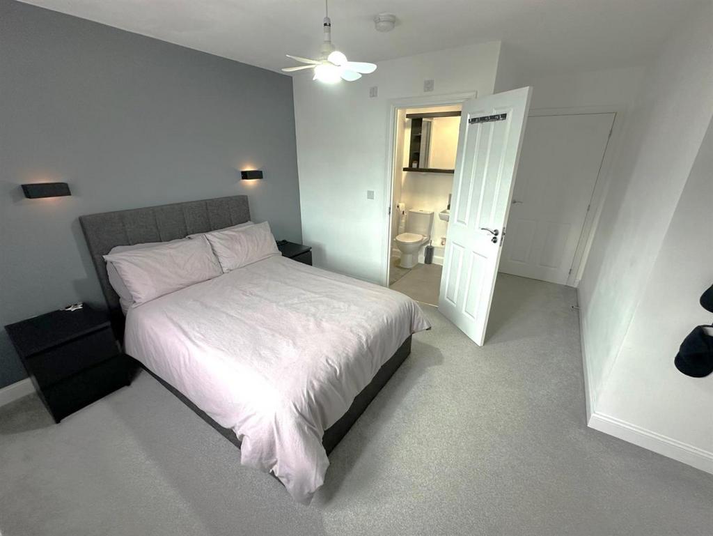 Master Bedroom 2.jpg