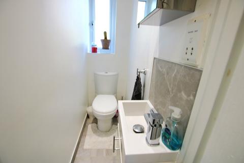 92 Greenside Avenue, Blackburn, BB2 4TG