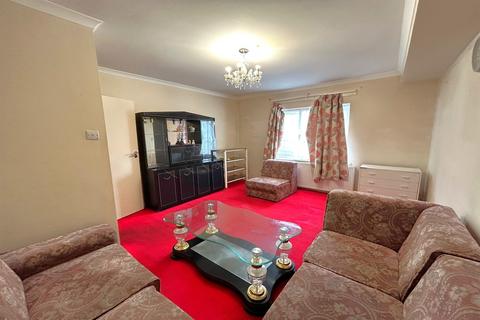 2 bedroom maisonette to rent, Willow Tree Lane, UB4