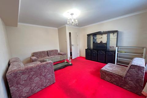 2 bedroom maisonette to rent, Willow Tree Lane, UB4