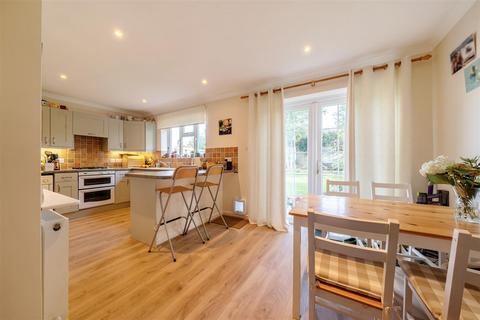 1 Rolleston Close, Petts Wood, Orpington, BR5 1AN