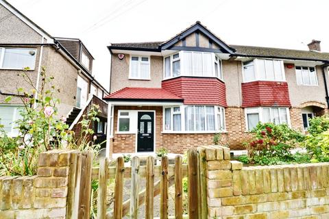 3 bedroom semi-detached house to rent, Heatherset Gardens, London SW16