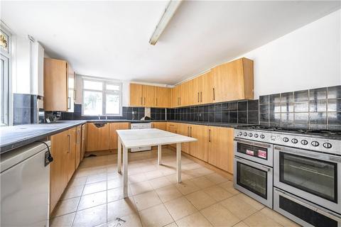 3 bedroom end of terrace house for sale, Amott Road, London