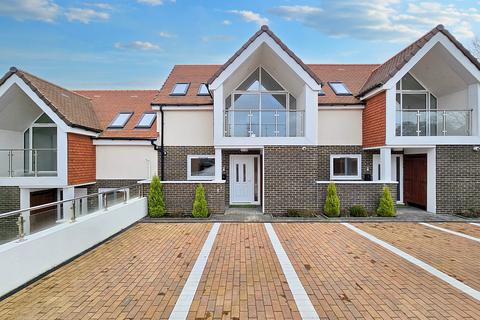 3 bedroom terraced house to rent, West Street, Haslemere, Surrey, GU27