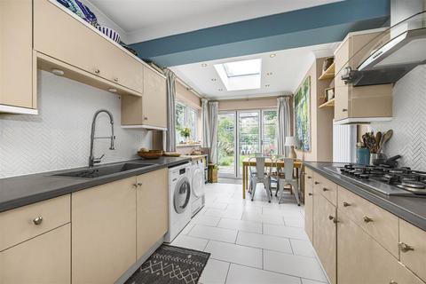 8 Waterloo Road, London, E10 7HR