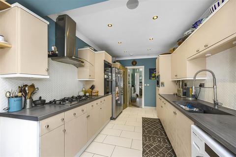 8 Waterloo Road, London, E10 7HR