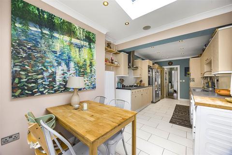 8 Waterloo Road, London, E10 7HR