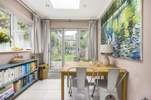 8 Waterloo Road, London, E10 7HR