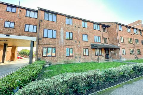 1 bedroom flat for sale, Colnbrook, Berkshire