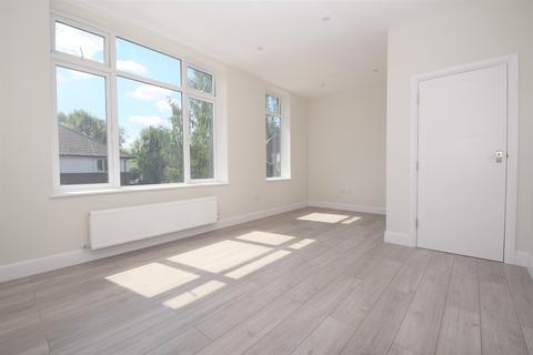 2 bedroom flat to rent, Bushey Hall Road, Bushey WD23