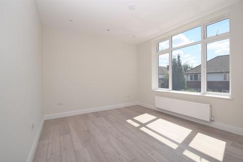 2 bedroom flat to rent, Bushey Hall Road, Bushey WD23