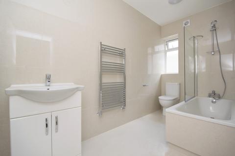 2 bedroom flat to rent, Bushey Hall Road, Bushey WD23