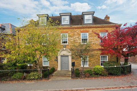 2 bedroom apartment for sale, Howard House, 70 Baker Street, Weybridge, Surrey, KT13