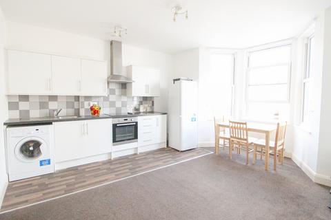 1 bedroom apartment to rent, King Charles Road, SURBITON KT5