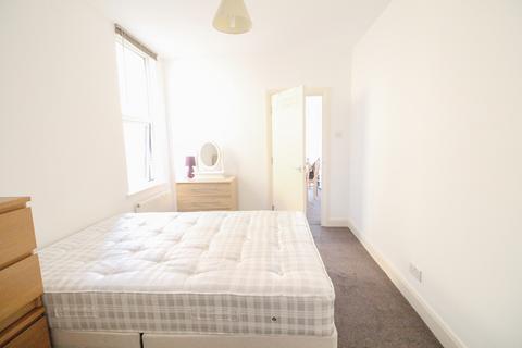 1 bedroom apartment to rent, King Charles Road, SURBITON KT5