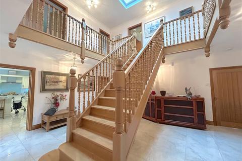 6 bedroom detached house for sale, Wittering Court, Daws Heath