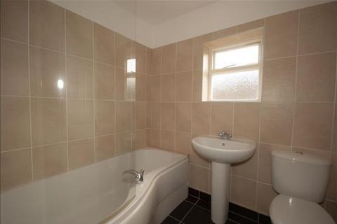 2 bedroom flat to rent, Queens Road, Buckhurst Hill IG9