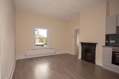 2 bedroom flat to rent, Queens Road, Buckhurst Hill IG9