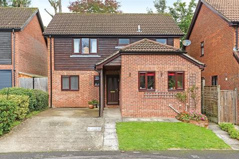 28 Honeysuckle Close, Winchester, SO22 4QQ