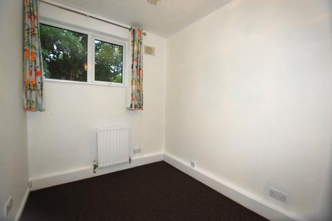 2 bedroom flat to rent, Rectory Green, Beckenham, BR3