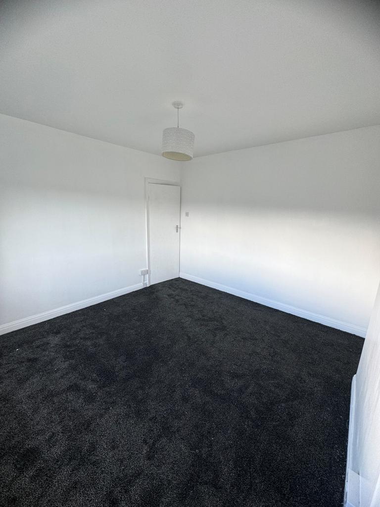 Bedroom 2 pic 2