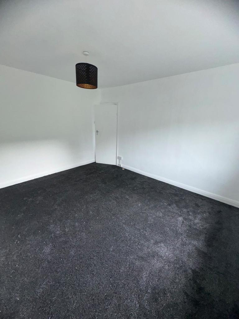 Bedroom 1 pic 2