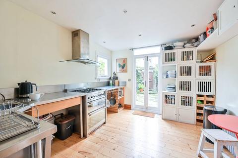 3 bedroom flat for sale, Tasman Road, Clapham North, London, SW9