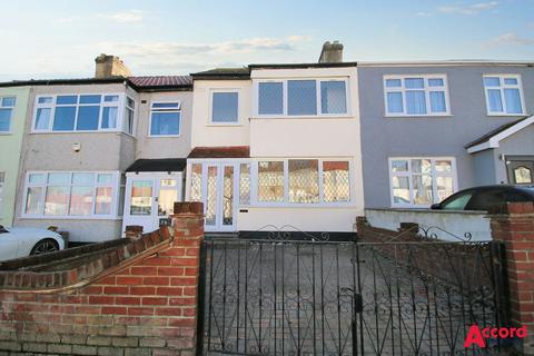 3 bedroom terraced house to rent, Gelsthorpe Road, Romford, RM5