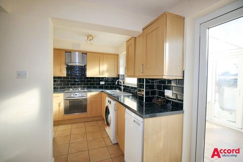 3 bedroom terraced house to rent, Gelsthorpe Road, Romford, RM5