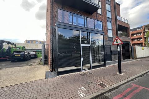 Retail property (high street) to rent, Thornton Heath CR7