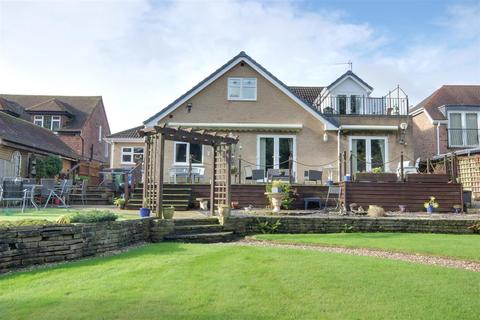 4 bedroom detached house for sale, The Fairway, West Ella