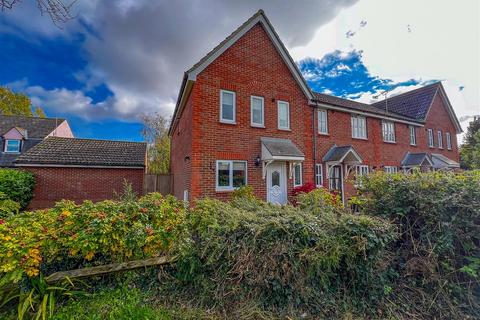 3 bedroom end of terrace house for sale, Peake Avenue, Kirby Cross CO13