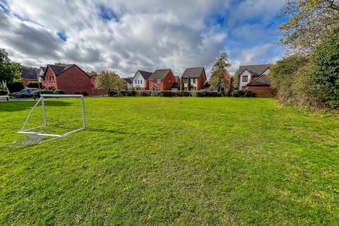 3 bedroom end of terrace house for sale, Peake Avenue, Kirby Cross CO13