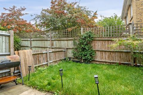 25 Cypress Gardens, London, SE4 2FB