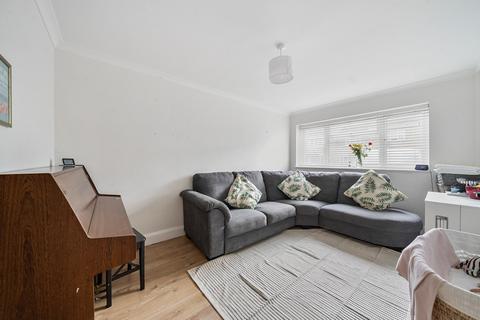 25 Cypress Gardens, London, SE4 2FB