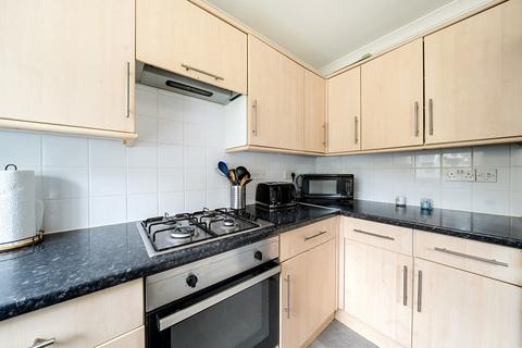 25 Cypress Gardens, London, SE4 2FB