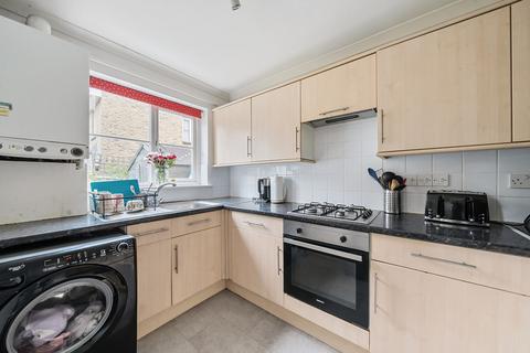 25 Cypress Gardens, London, SE4 2FB
