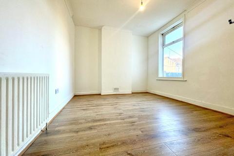 2 bedroom flat for sale, Sheringham Avenue, London, E12