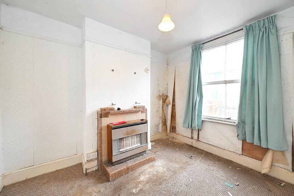 10 Connaught Road, Reading 3 bed terraced house for sale £180,000